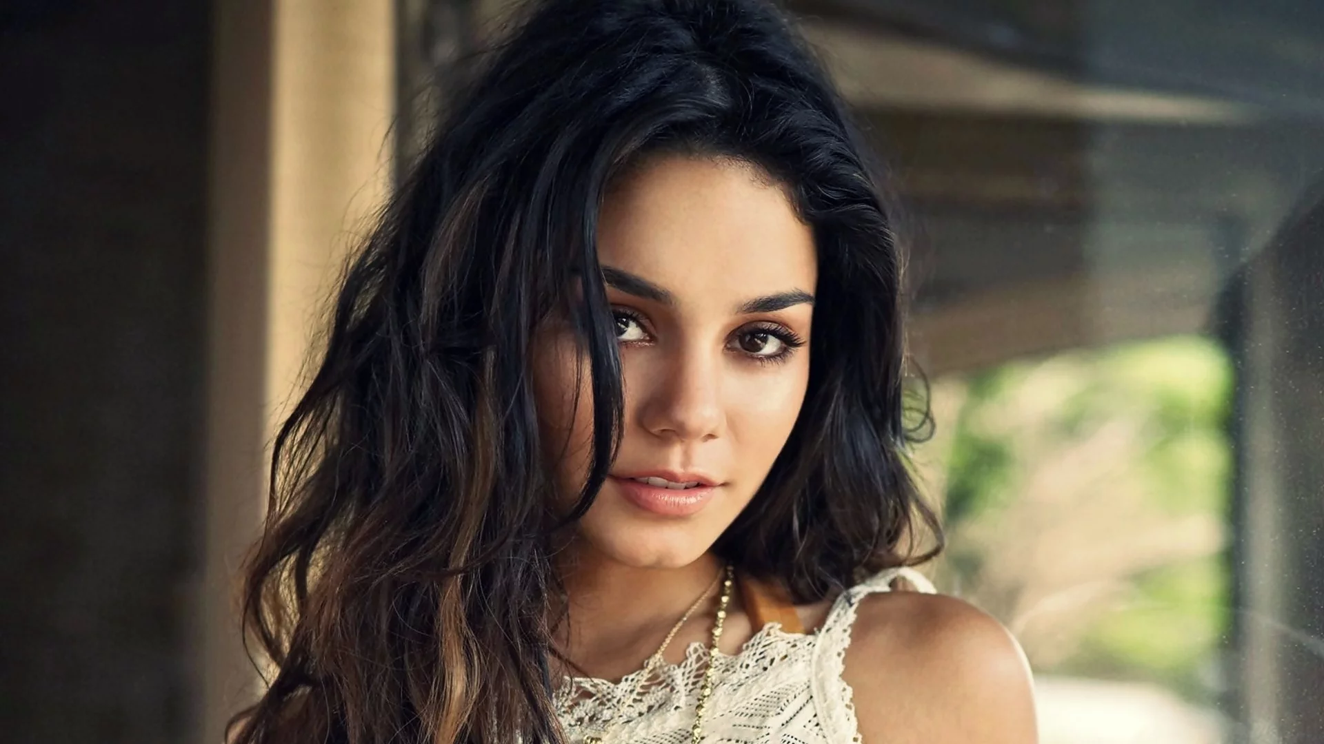 взгляд, портрет, лицо, ванесса хадженс, актриса, vanessa anne hudgens, волосы, брюнетка