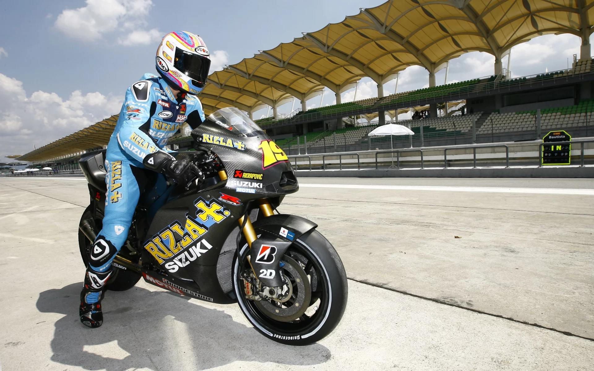 арена, wallpaper, мотоцикл, обои, мотоспорт, трибуны, байк, шлем, suzuki, мотоциклист