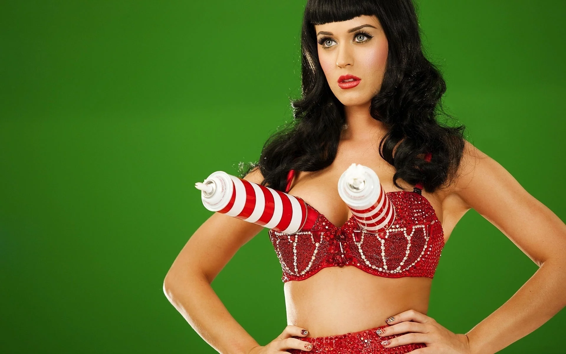 баллоны, кэти перри, брюнетка, зелёное, katy perry, красный, грудь, певица