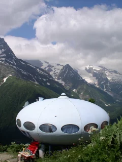 тарелка, горы, дом