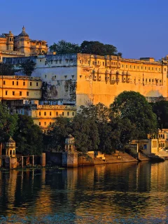 город, lake pichola and the city palace, озеро