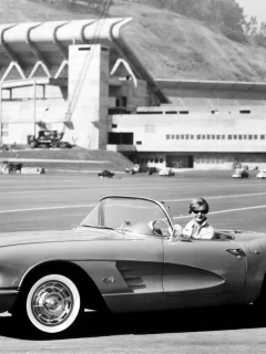 ретро, corvette, c1, аэродром, чёрнобелое, 1959-60, женьшина за рулём