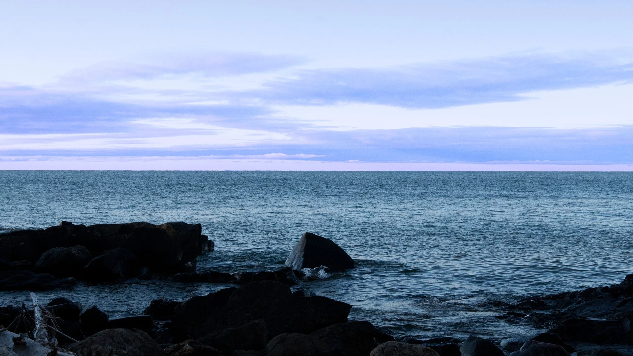 2560x1600, берег, water, море, shore, swa, небо, landscape, скалы, облака, природа, nature, пейзаж, вода, sky, clouds, rocks