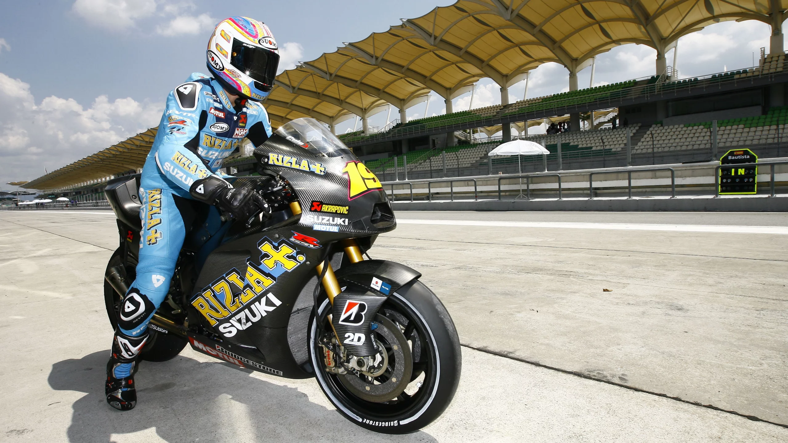 арена, wallpaper, мотоцикл, обои, мотоспорт, трибуны, байк, шлем, suzuki, мотоциклист