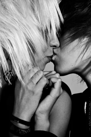 блондинка, брюнетка, черно-белое, girls, пара, девушки, поцелуй