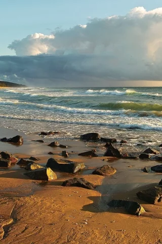 море, камни, облака