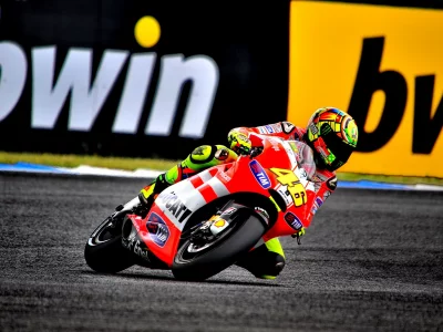 мотоцикл, valentino rossi, motogp, гонка, скорость, валентино росси, трасса, ducati, фото