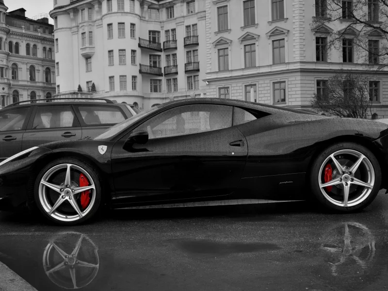 ferrari 458 italia, красные тормоза, чб, дождь
