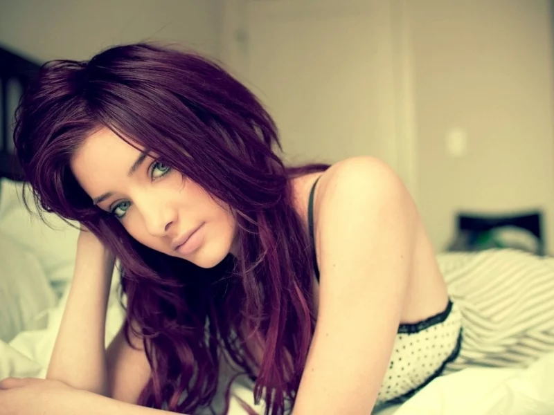 susan coffey, в постели, лежит