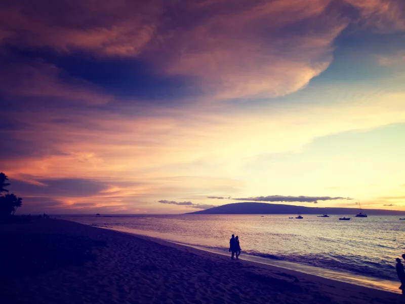 sunset, небо, 1920x1200, landcape, пейзаж, sand, nature, следы, water, sea, песок, лодки, beach, закат, пары, люди, пляж, people, море, couples, природа, вода, sky, prints, boats