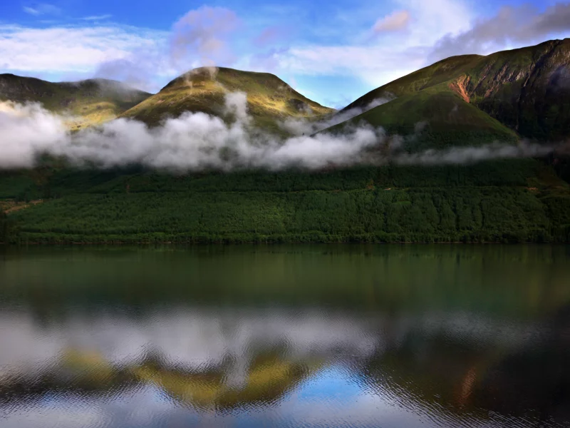 река, лес, горы