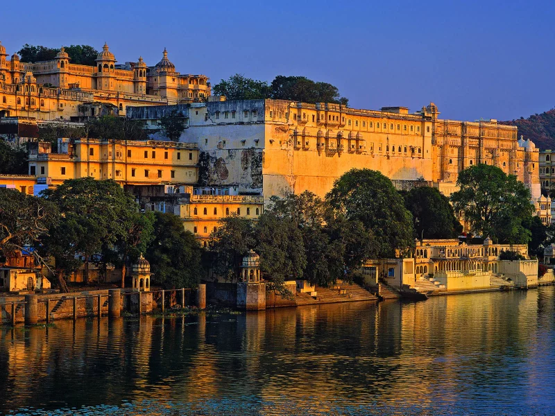 город, lake pichola and the city palace, озеро