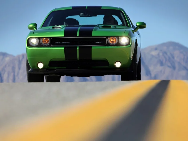 фокус, dodge, дорога, challenger srt8, зелёный, авто обои, тачки, дороги, машины, додж