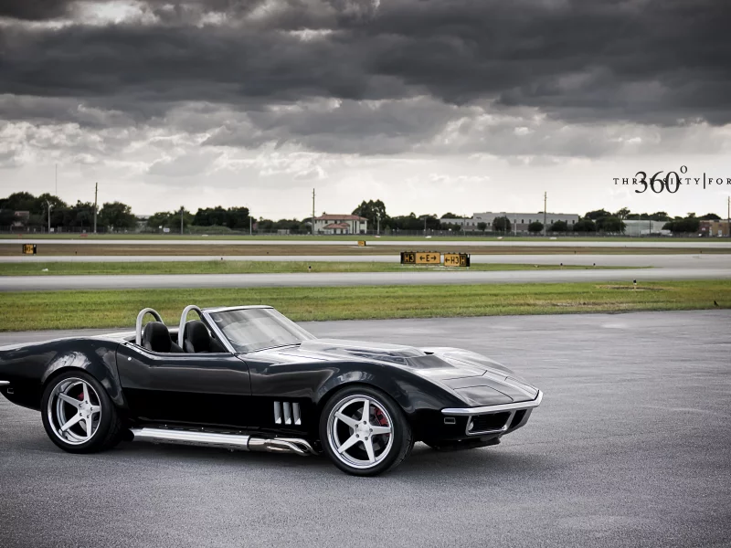 chevrolet, 360 three sixty forged, взлётная полоса, тучи, небо, corvette, c3, black, передняя часть, корвет, шевроле, чёрный