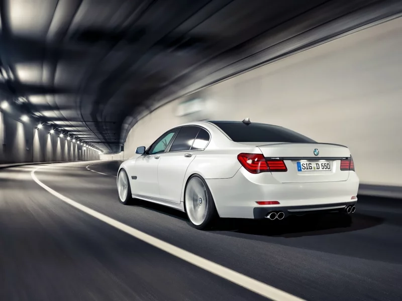 огни, bmw, белая, мчит, 7series, тунель, рука, задом
