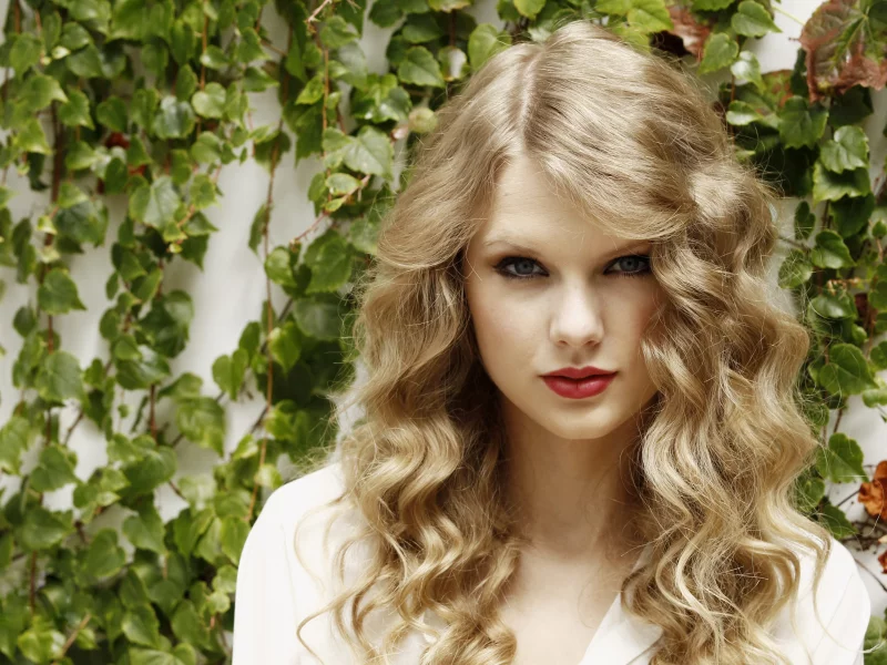 taylor swift, блондинка, растения, зеленый фон
