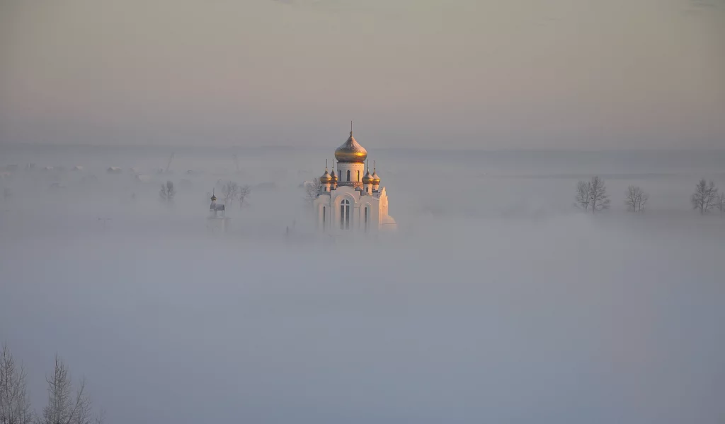 храм, купола, пейзаж, туман