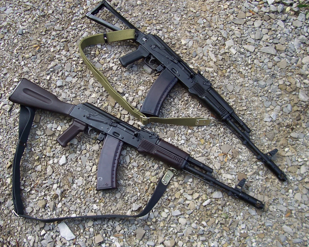2 штуки, ак-74, автоматы калашникова, калаш, гравий