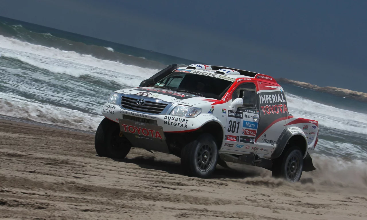 внедорожник, toyota, вода, берег, машина, море, rally, dakar
