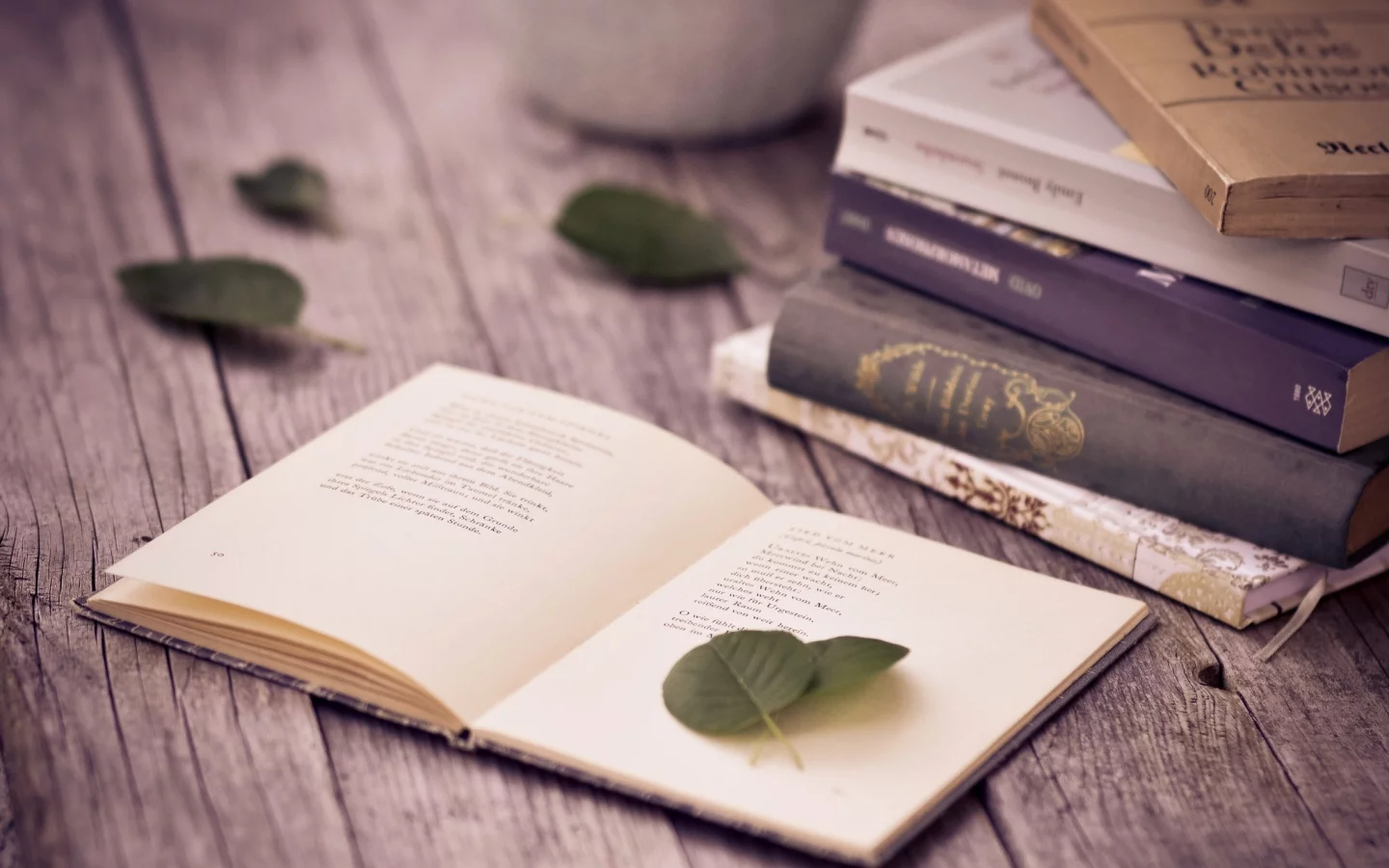 листья, стол, стихи, книги, страницы