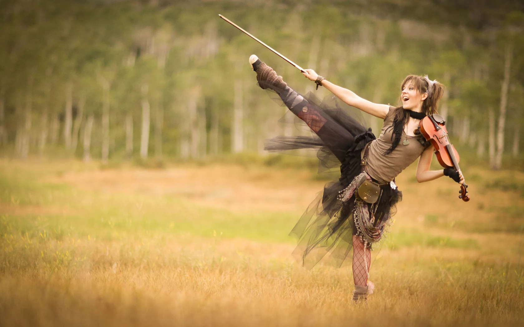 violin, lindsey stirling, линдси стирлинг, поле, скрипка, лес