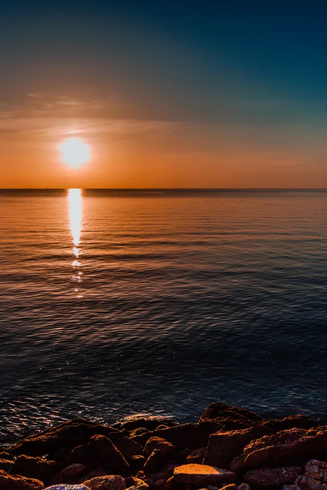 камни, море, берег, утро, солнце, рассвет