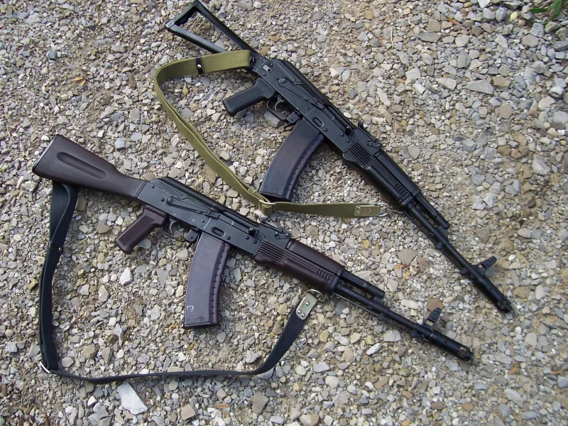 2 штуки, ак-74, автоматы калашникова, калаш, гравий