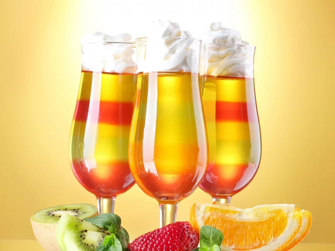 фрукты, клубника, бокалы, киви, коктейли, апельсин