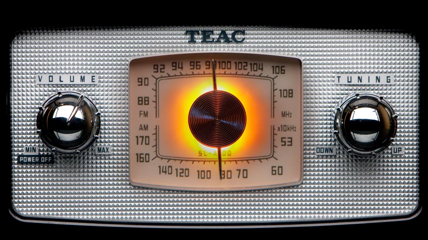 on, numbers, tuning, light, silver, off, metal, volume, old, radio