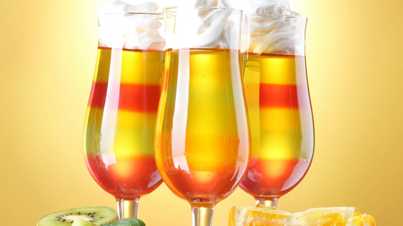 фрукты, клубника, бокалы, киви, коктейли, апельсин