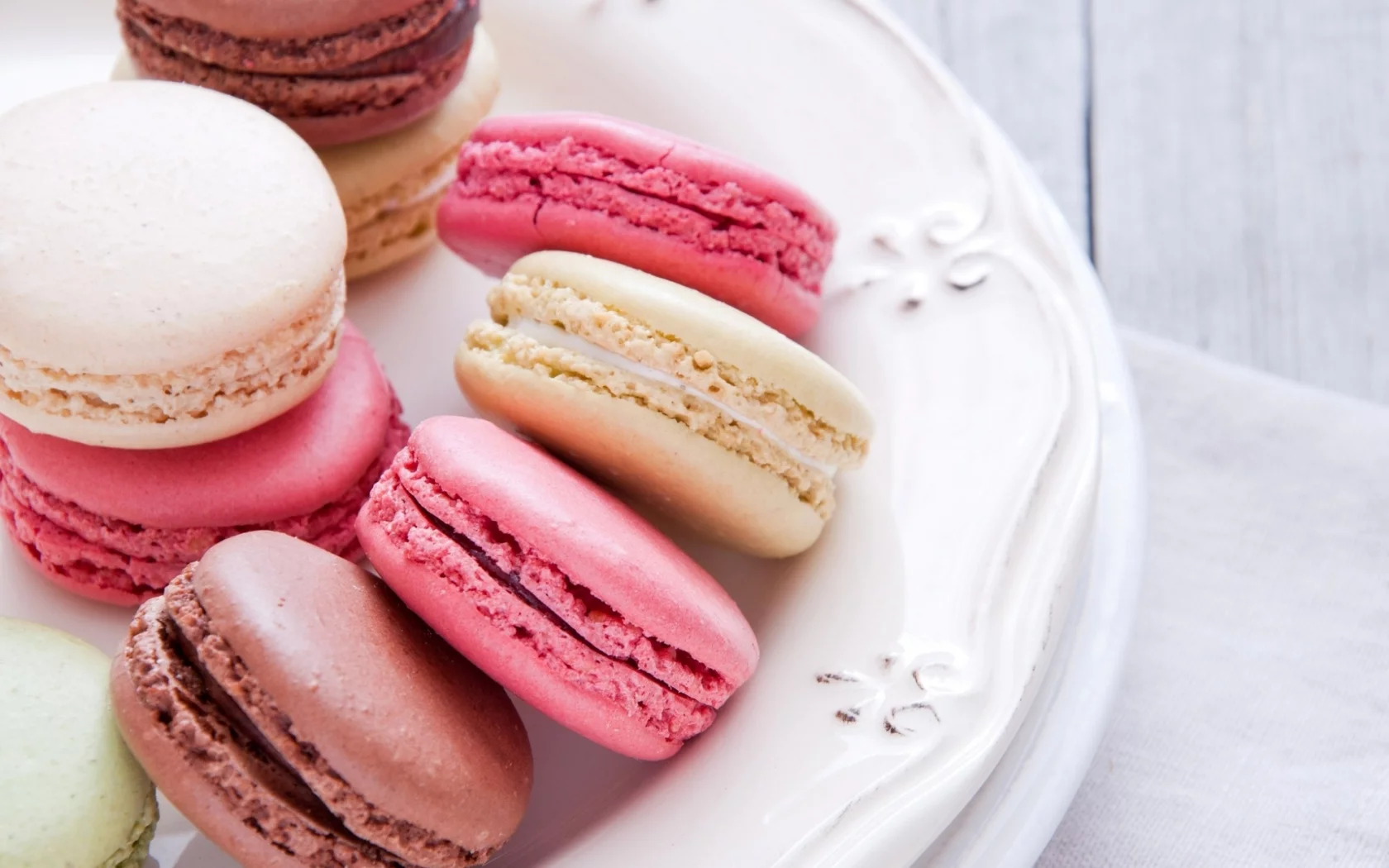 macaron, макарун, тарелка, десерт, сладости, печенье