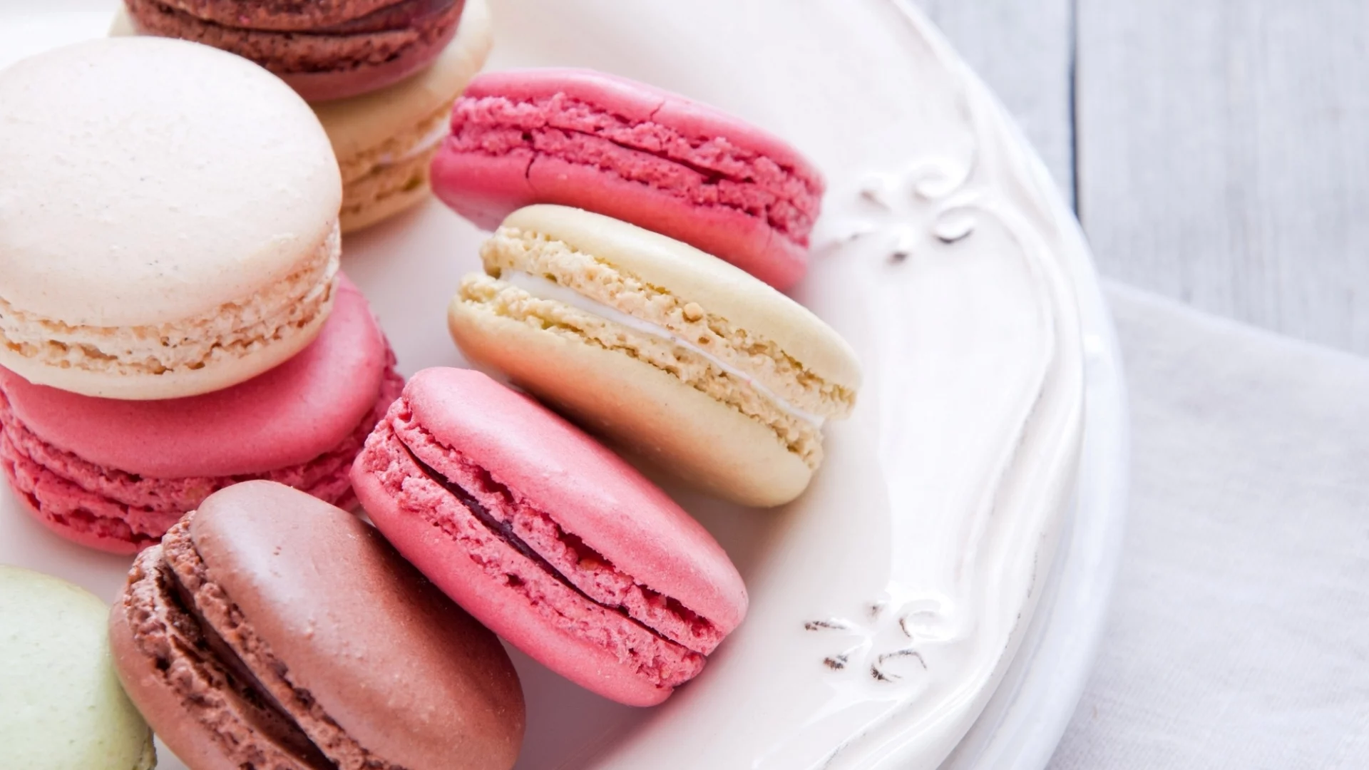 macaron, макарун, тарелка, десерт, сладости, печенье