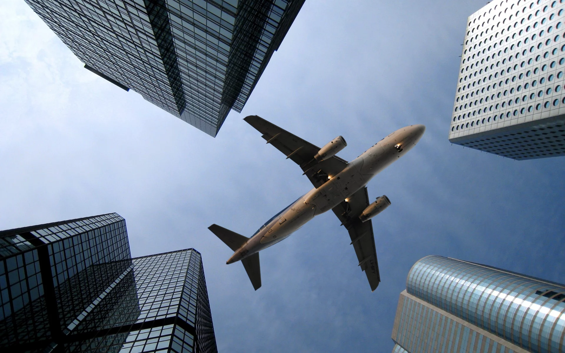небоскребы, hong kong, lan airlines, небо, airbus a320, город, аэробус