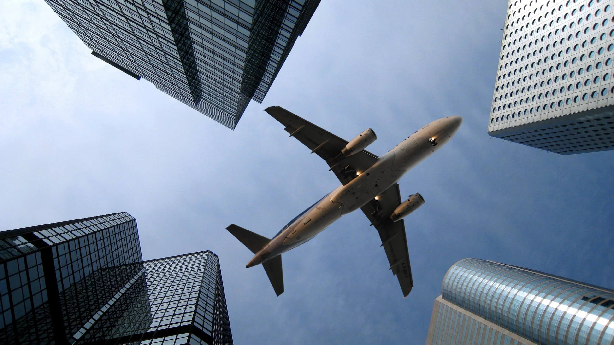 небоскребы, hong kong, lan airlines, небо, airbus a320, город, аэробус