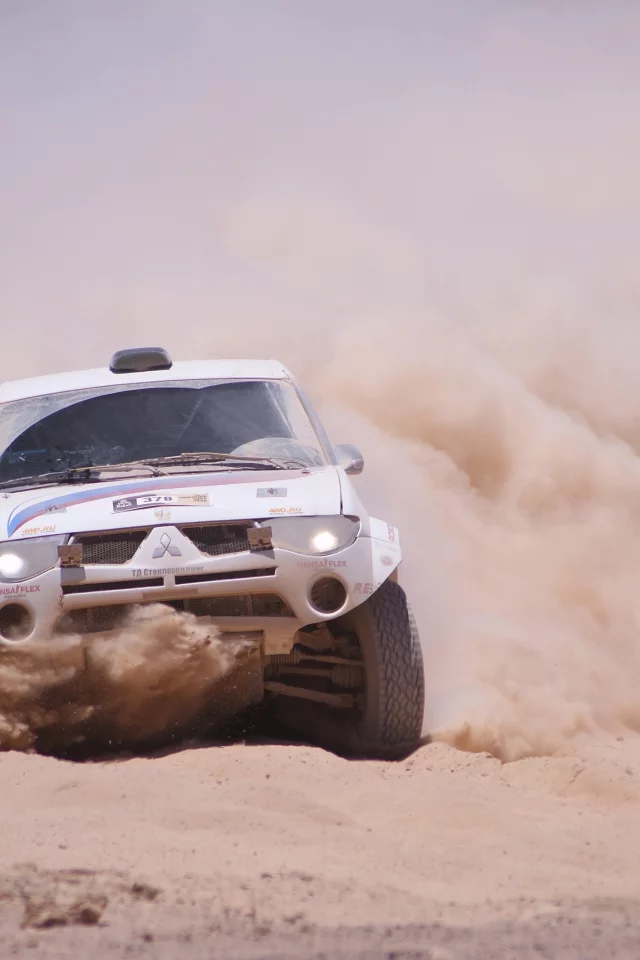 машина, внедорожник, пыль, rally, песок, mitsubishi, занос, dakar
