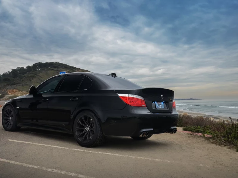 парковка, bmw, чёрный, бмв, m5, e60, небо, вид сзади, black