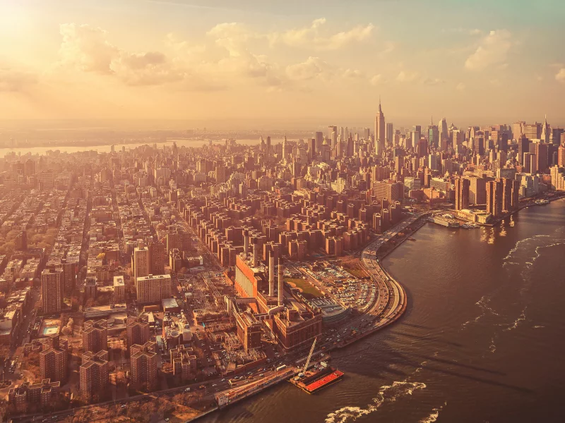 волны, new york city, город, manhattan, здания, тучи, небо, вода