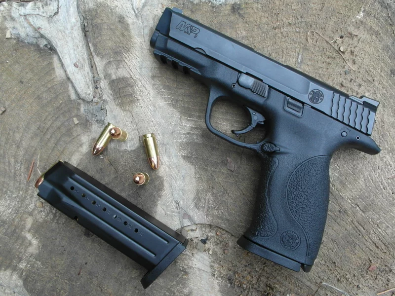 обойма, пень, smith &amp;amp; wesson m&amp;amp;p9, пули, пистолет