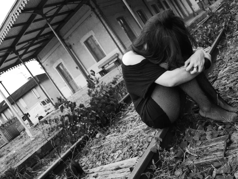 teen, cry, alone, black, white