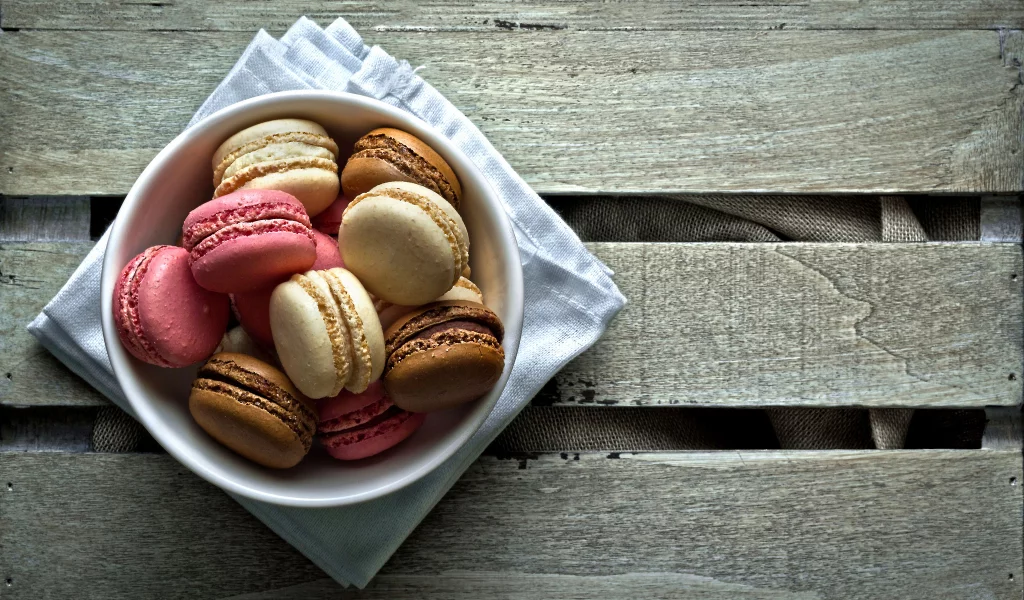 сладость, десерт, печенье, тарелка, стол, macaron