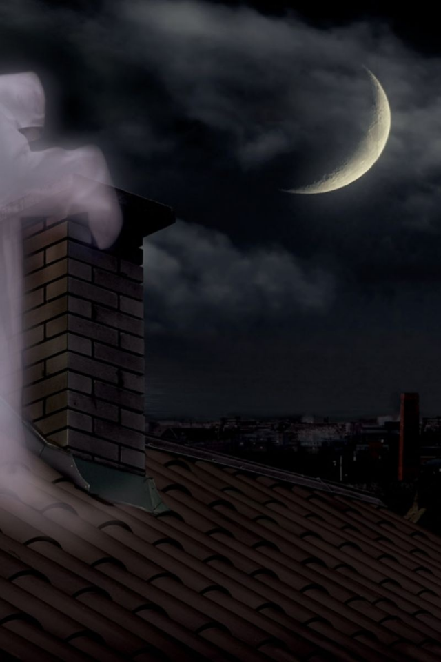 Луна над крышей дома. Крыша с трубой ночью. Луна на крыше. Призрак на крыше. Крыша ночь Луна.