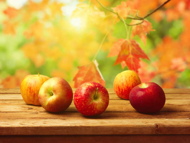 яблоки, осень, урожай, стол, фон, листья, фрукты