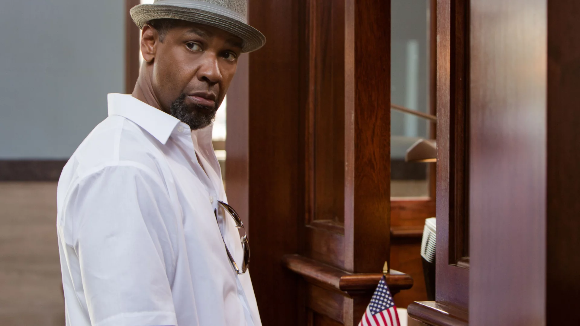 флаг, мужик, актер, дензел вашингтон, denzel washington, шляпа