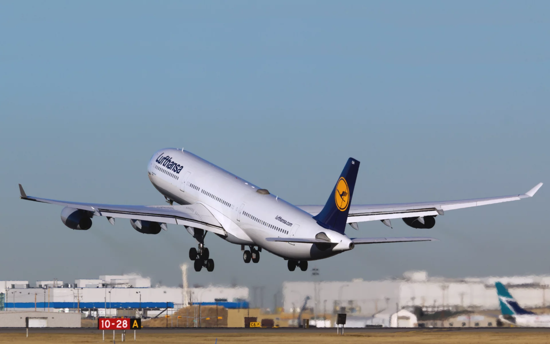самолет, lufthansa, авиалайнер, взлет, a340, airbus, день