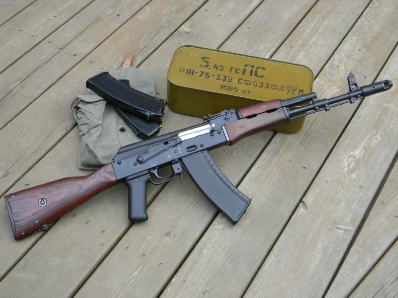 коробка, доски, ак-74, автомат калашникова, магазин