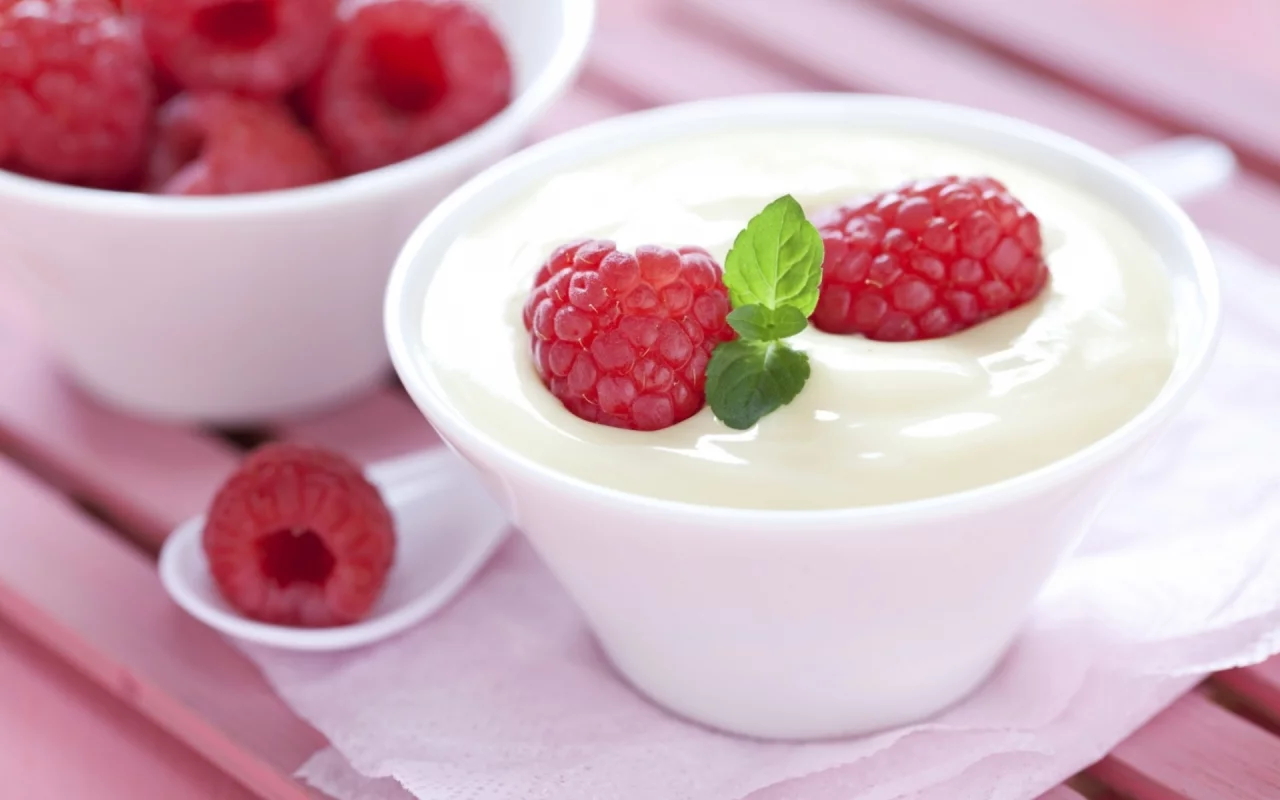 yogurt, cups, fruits, raspberries, крем, cream, йогурт, еда, milk, dessert