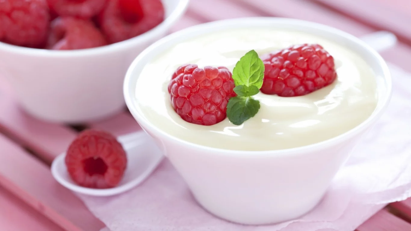yogurt, cups, fruits, raspberries, крем, cream, йогурт, еда, milk, dessert