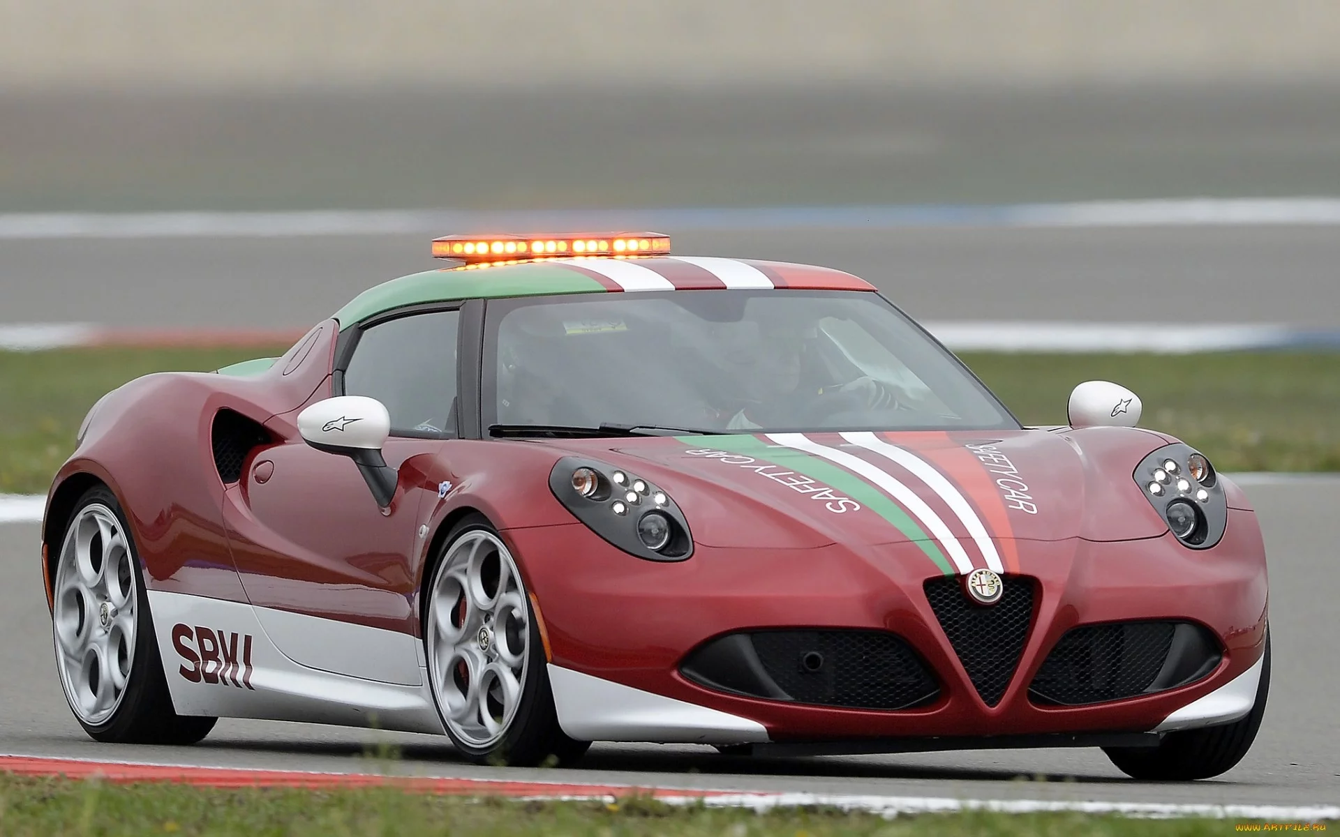 Alfa Romeo, красная, скорость