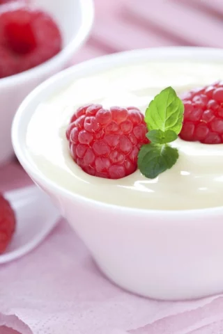 yogurt, cups, fruits, raspberries, крем, cream, йогурт, еда, milk, dessert