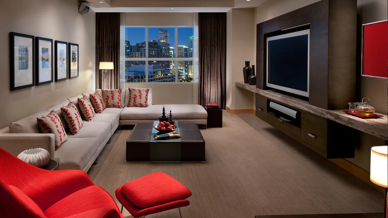 interior, телевизор, комната, диван, room, media, подушки, suite